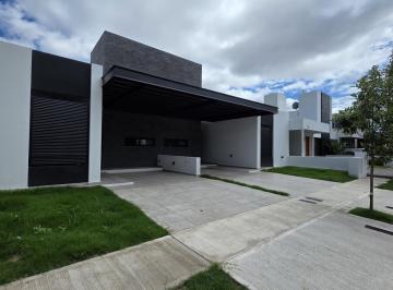 Casa · 112m² · 3 Ambientes · 1 Cochera · Casa en Venta en Claros del Bosque (Village) Diseño, Confort y Ubicación