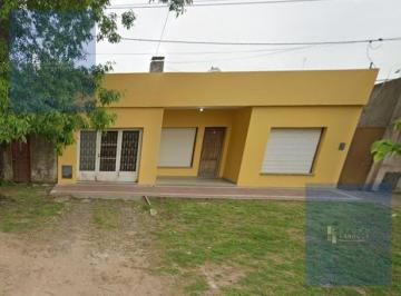 Casa · 430m² · 2 Dormitorios · Casa en Saladillo