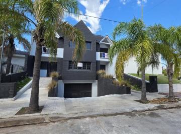 Casa · 182m² · 5 Ambientes · 2 Cocheras · Dúplex Reciclado a Nuevo | Terraza con Jacuzzi y Vista a Las Sierras | 2 Cocheras | Permuta