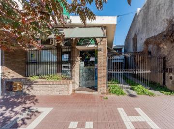 Casa · 240m² · 7 Ambientes · 1 Cochera · Venta / Permuta - Casa - 4 Dorm. con Local - Capitán Bermúdez