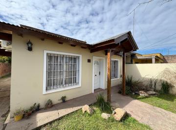 Casa · 129m² · 4 Ambientes · 1 Cochera · Casa en Venta - ID 5044