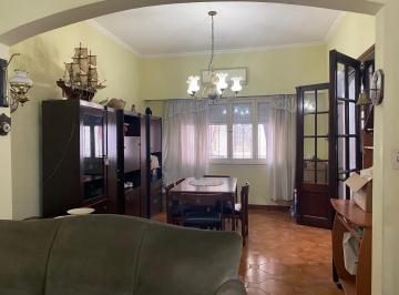 Casa · 127m² · 4 Ambientes · Casa - Liniers - 4 Ambientes - Lote Propio - Patio - Permuta - Apto Credito