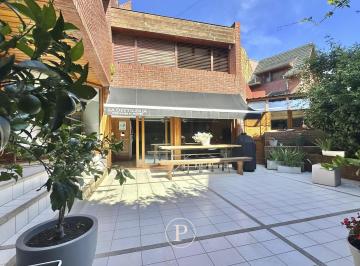 Casa · 286m² · 5 Ambientes · 2 Cocheras · Casa de 5 Ambientes con Jardín y Piscina en Divino Rostro
