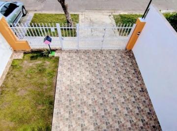 Casa · 63m² · 3 Ambientes · 1 Cochera · Casa 3 Ambientes en Venta en Morón