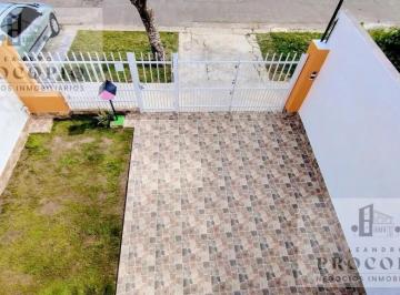 Casa · 80m² · 3 Ambientes · 1 Cochera · Casa 3 Ambientes en Venta en Morón