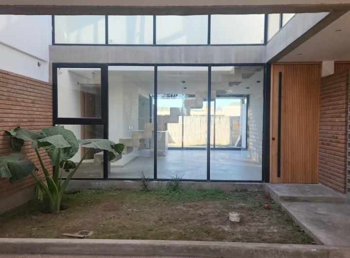 PH · 176m² · 8 Ambientes · 1 Cochera