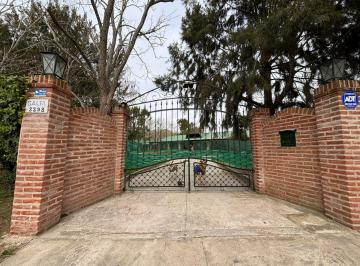 Casa de 4 ambientes, San Bernardo · Hermosa Casa + Quincho Sobre Lote de 2395 m² en San Bernardo
