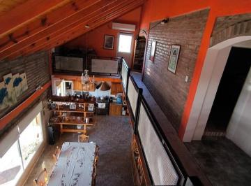 Casa · 106m² · 8 Ambientes · 2 Cocheras · Casa en Venta 4 Dorm. 3 Baños Cochera Quincho en Zona Quinta con Pileta