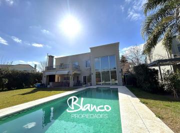 Casa · 218m² · 6 Ambientes · 6 Cocheras · Casa en Venta en Saint Matthew´s, Pilar, G. B. a. Zona Norte