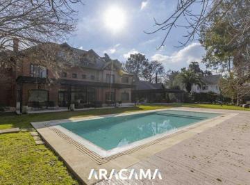 Casa · 428m² · 7 Ambientes · 3 Cocheras · Casa en Venta en Saint Thomas Norte Sur - Canning