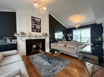 Casa · 350m² · 5 Ambientes · Casas en Venta en Abril, 4 Dorm.