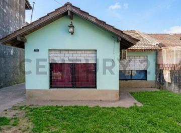 Casa · 90m² · 4 Ambientes · 3 Cocheras · Casa 4 Ambientes Venta Benavidez Jardin Parrilla