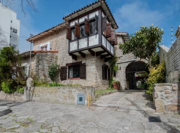 Casa · 244m² · 4 Ambientes · 2 Cocheras · Distinguida Casa de Estilo C/ Gran Parque - Z/stella Maris.