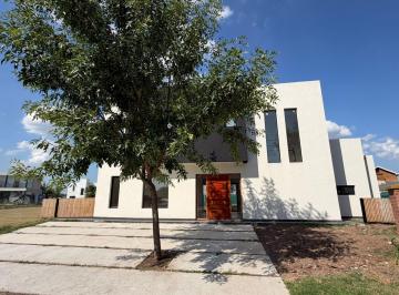 Casa · 168m² · 4 Ambientes · 3 Cocheras · Casa en Venta, 4 Ambientes, en Haras Santa Maria, Escobar, Gba Norte