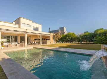 Casa · 206m² · 6 Ambientes · 2 Cocheras · Casa en Venta en Barrio El Renbenque