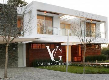 Casa · 900m² · 6 Ambientes · 2 Cocheras · Magnifica Casa en La Reserva Cardales. Apto Credito.