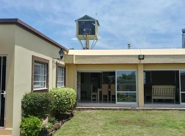 Casa · 214m² · 4 Ambientes · 2 Cocheras · Totalmente Renovada
