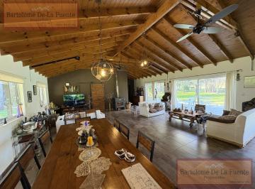 Casa · 250m² · 5 Ambientes · 2 Cocheras · Casa en Chacras del Paraná