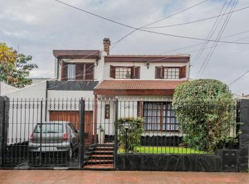Casa · 127m² · 4 Ambientes · 1 Cochera · Venta Casa 4 Amb, Jardín, Cochera, La Tablada