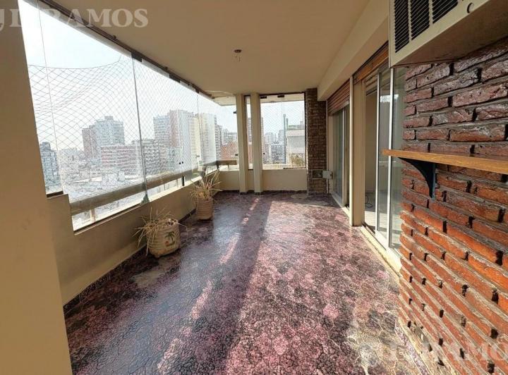 3 de Febrero y Zabala. Torre. Seg 24 Hs