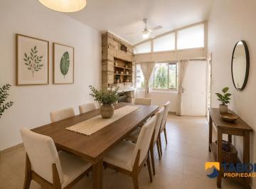 Casa · 258m² · 6 Ambientes · 2 Cocheras · Casa en Venta - Ubicación Privilegiada en Zona Norte – Gran Patio!