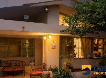 Casa · 258m² · 6 Ambientes · 2 Cocheras · Casa en Venta - Ubicación Privilegiada en Zona Norte – Gran Patio!