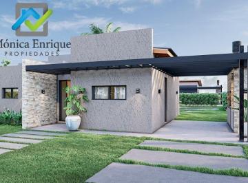 Casa · 122m² · 4 Ambientes · 1 Cochera · Casa de 2 Dorm. y 2 Baños con Losa Radiante y Dvh Junto a La Arbolada