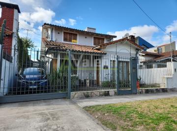 Casa de 5 ambientes, Hurlingham · Chalet de Categoría en Venta 5 Ambientes C/piscina, Villa Alemania, Hurlingham