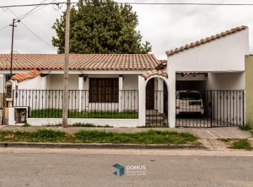 Casa · 70m² · 3 Dormitorios · 1 Cochera · Venta Casa Barrio Intersindical