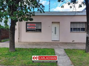 Casa · 4 Ambientes · 1 Cochera · Casa en Las Rosas