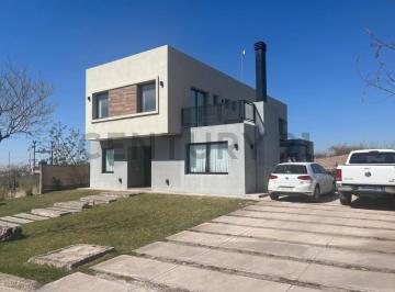 Casa · 240m² · 3 Dormitorios · 2 Cocheras · Hermosa Casa en Mendoza Norte Country Club