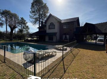 Casa · 300m² · 5 Ambientes · 2 Cocheras · Casa en Alquiler en Country San Diego