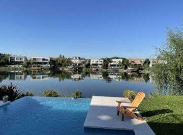 Casa · 350m² · 5 Ambientes · 4 Cocheras · Casa Moderna y Luminosa con Vista a La Laguna en Venta en Los Lagos Nordelta