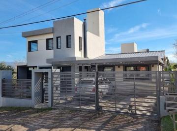 Casa · 240m² · 4 Dormitorios · 2 Cocheras · Venta Casa 4 Dorm., 3 Baños C/ Pileta San Antonio