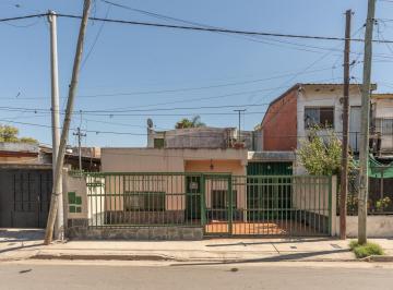Bodega-Galpón · 231m² · 4 Ambientes · 2 Cocheras · Venta | Permuta - Galpón con Casa de Dos Dorm. Al Frente - Barrio Triángulo, Rosario.