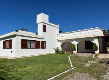 Casa · 168m² · 3 Ambientes · 1 Cochera · Casa en Venta Villa Parque Siquiman Apto Credito Pileta Impecable