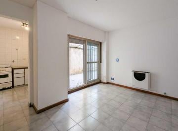 Imagen 1 - Departamento de 1 dormitorio con patio exclusivo. Amplio y en buen estado. Cochera opcional. - · Departamento de 1 Dormitorio con Patio Exclusivo. Amplio y en Buen Estado. Cochera Opcional.