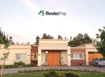 Casa · 306m² · 5 Ambientes · 11 Cocheras · Casa en Venta en Fincas de San Vicente - Sector Chacras