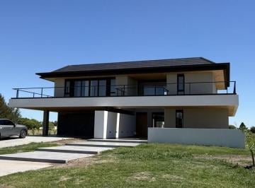 Casa · 425m² · 6 Ambientes · 2 Cocheras · Casa en La Providencia