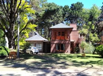 Casa de 6 ambientes, Costa del Este · A 300 Mt del Mar en La Reserva Amplia y Luminosa Casa de 4 Dorm. y 4 Baños