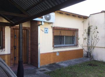 Casa · 316m² · 3 Ambientes · 1 Cochera · Venta Casa 3 Ambientes con Fondo Apto Crédito Banfield