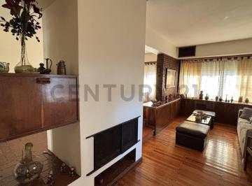 Casa · 164m² · 6 Ambientes · 2 Cocheras · Casa en Venta en Adrogué – Zona Residencial y Entorno Verde