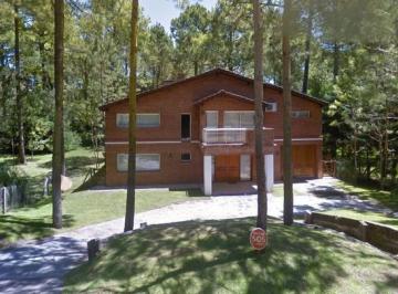 Casa · 450m² · 6 Ambientes · 1 Cochera · Casa - Carilo