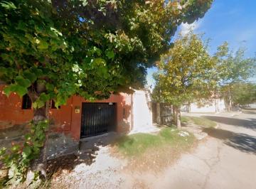 Casa · 137m² · 4 Ambientes · 1 Cochera · Venta/permuta - Casa de 3 Dorm. con Patio y Cochera a Reciclar - Saladillo, Rosario.