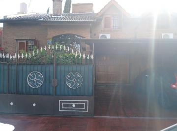 Foto · Se Vende Casa en Barrio Urca, 3 Dormitorio