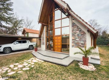 Casa de 7 ambientes, Luján de Cuyo · Hermosa Casa B. Semiprivado - 3 Dorm. 3 Baños