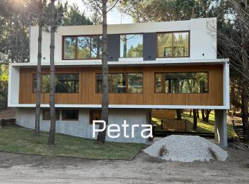 Casa · 258m² · 7 Ambientes · 1 Cochera · Casa Venta en Costa Esmeralda Barrio Maritimo III