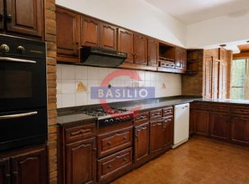 Casa · 160m² · 7 Ambientes · 1 Cochera · Venta Amplia Casa de 7 Ambientes con Jardín, Quincho y Cochera – Olivos