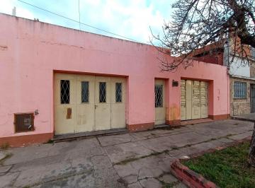 Fachada · Venta - Casa a Refaccionar 3 Dorm., Parrillero y Patio Seco - Azcuénaga, Rosario.