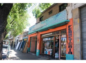 Local comercial · 302m² · 4 Ambientes · Venta. Local Comercial con Terreno y Deposito.